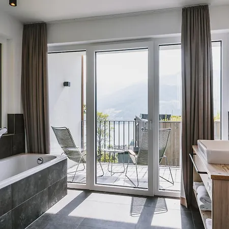 アパートホテル Nikolaus By Avenida Panoramic Wellness 4*