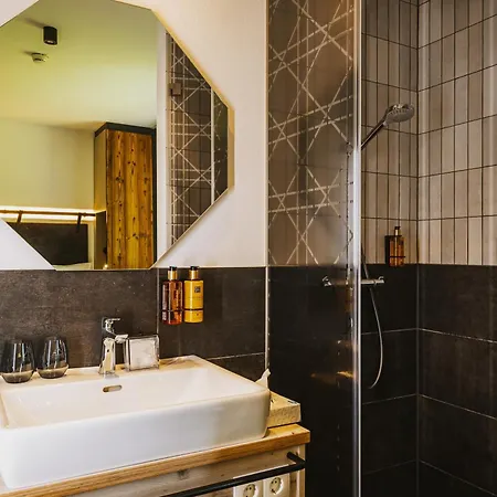 Nikolaus By Avenida Panoramic Wellness アパートホテル 4*